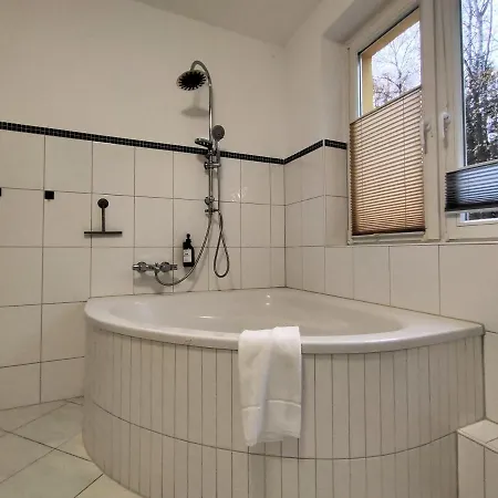 Apartment Bohnapartments Juwel Am See, Mitten In Der - Gratis Parkplatz - Kamin - Wlan - Naehe Erfurt